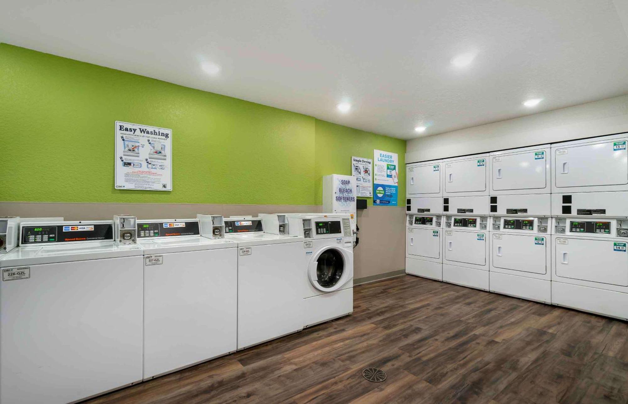 Extended Stay America Select Suites - Tampa - Brandon - East Heartland Eksteriør bilde